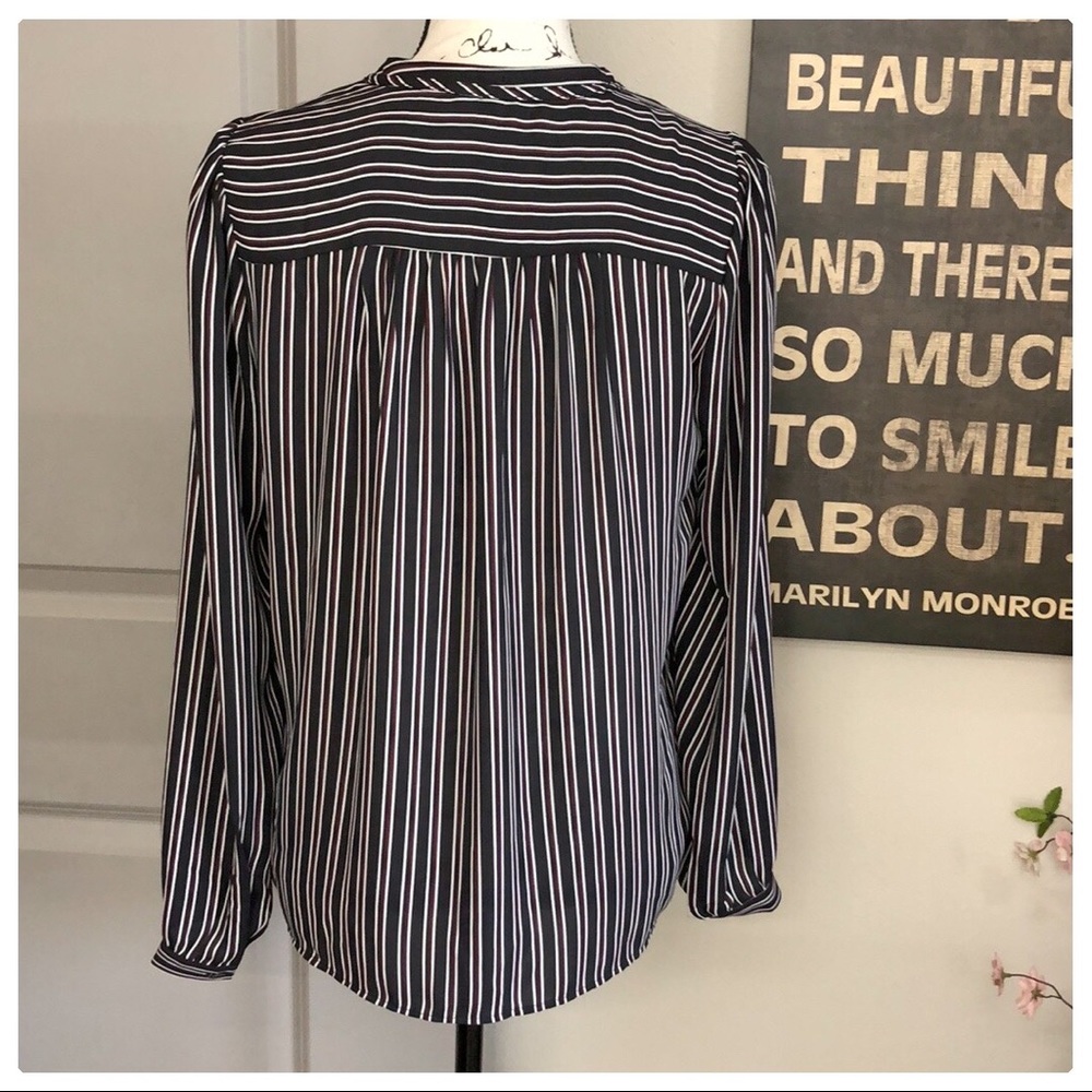 💕Beautiful Ann Taylor Loft Blouse💕 - Picture 5 of 8